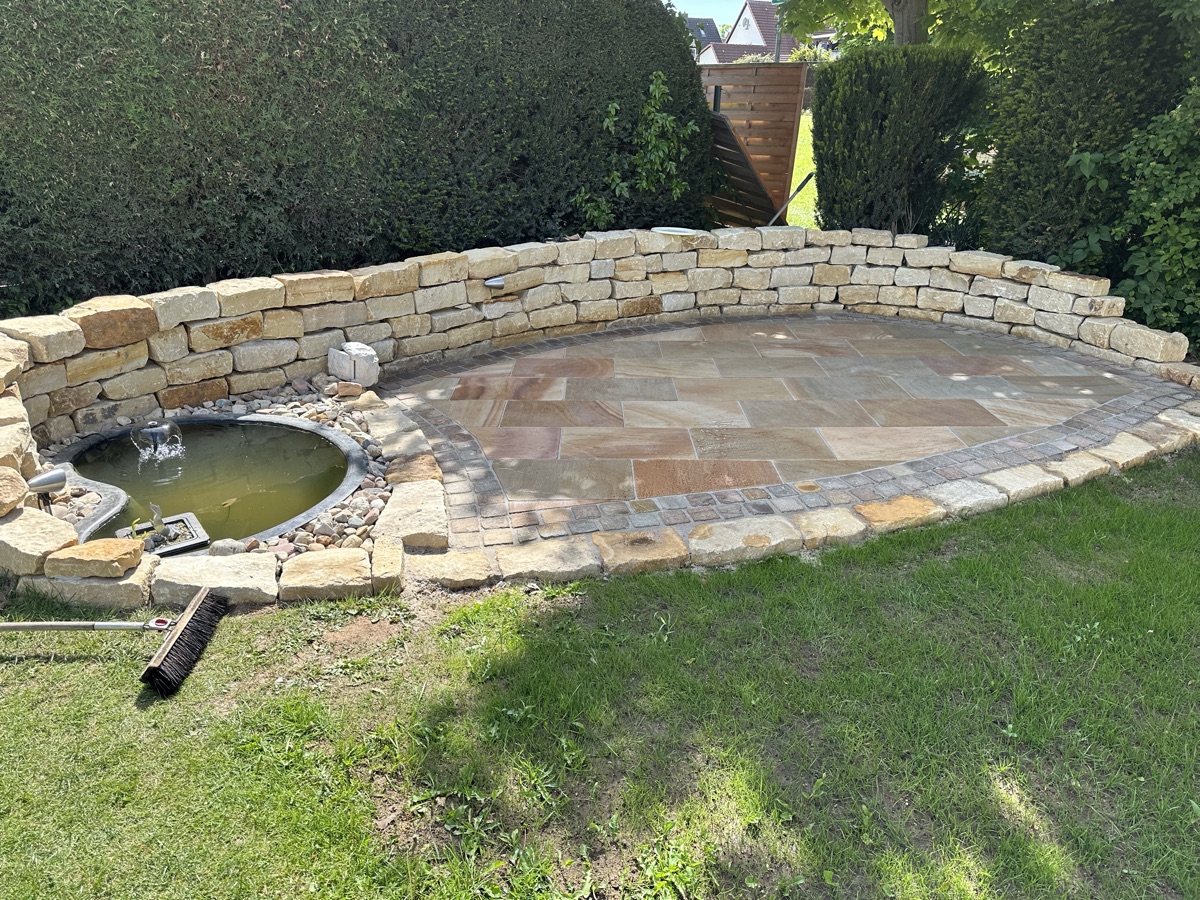 Sitzecke mit Bepflanzung